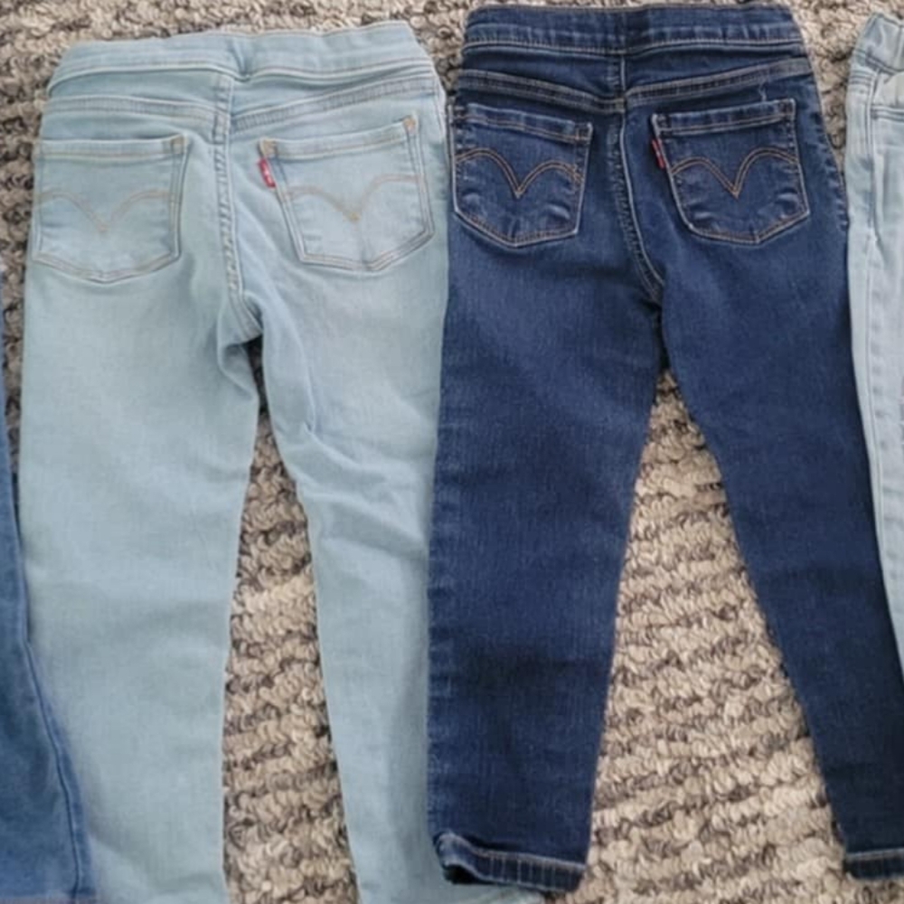 2 Pair Levi's Toddler Jeggings 4t - Light and Dark Blue